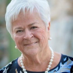 Elizabeth Murphy Burns, a 2018 Giants of Broadcasting Honoree Elizabeth Murphy Burns, a 2018 Giants of Broadcasting Honoree